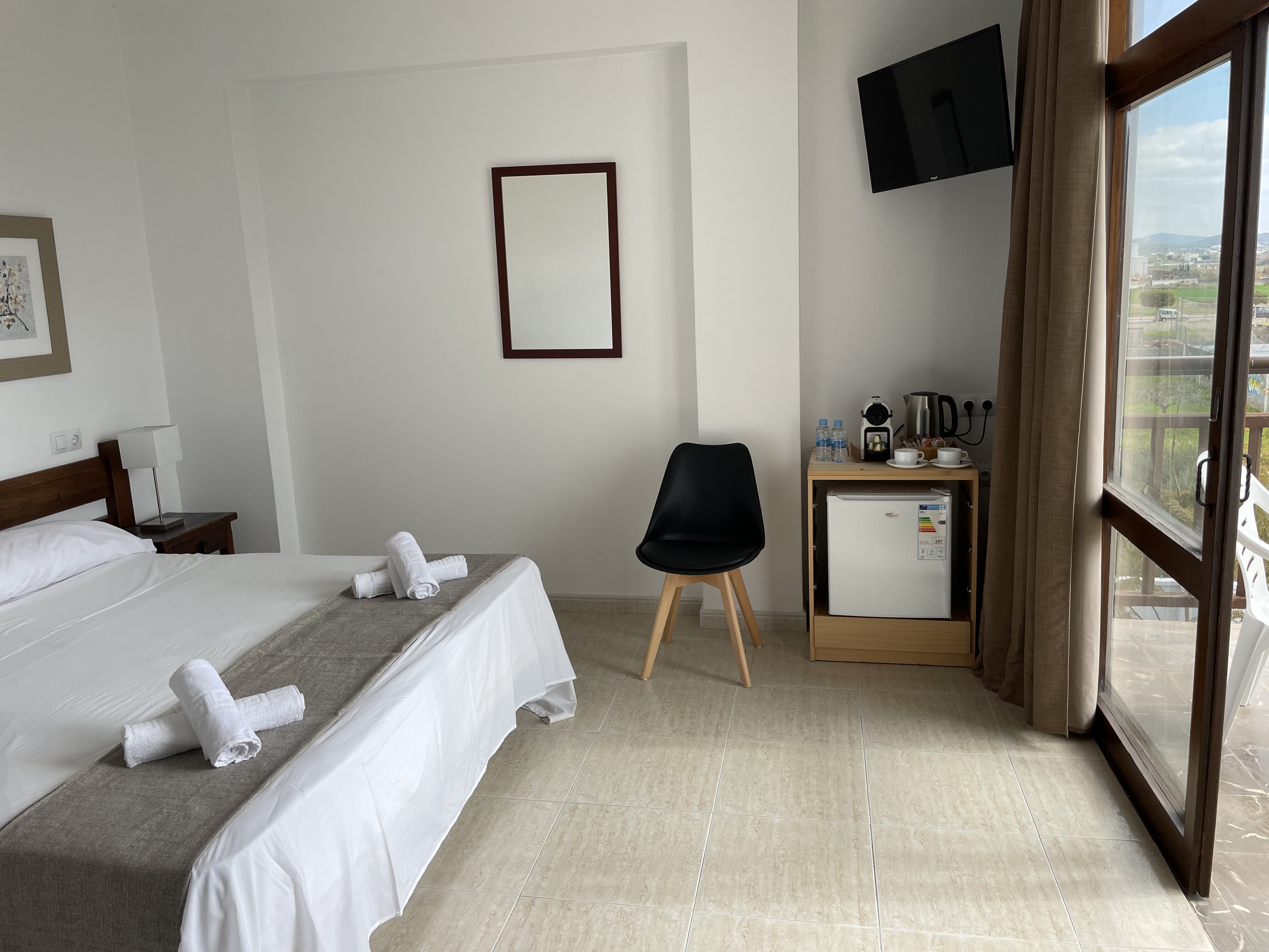 Hotel Galera - Oferta reserva anticipada - Amplia habitacin doble con cama extragrande